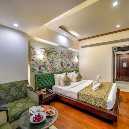 Hotel Saffron Leaf Dehradun Exteriör bild