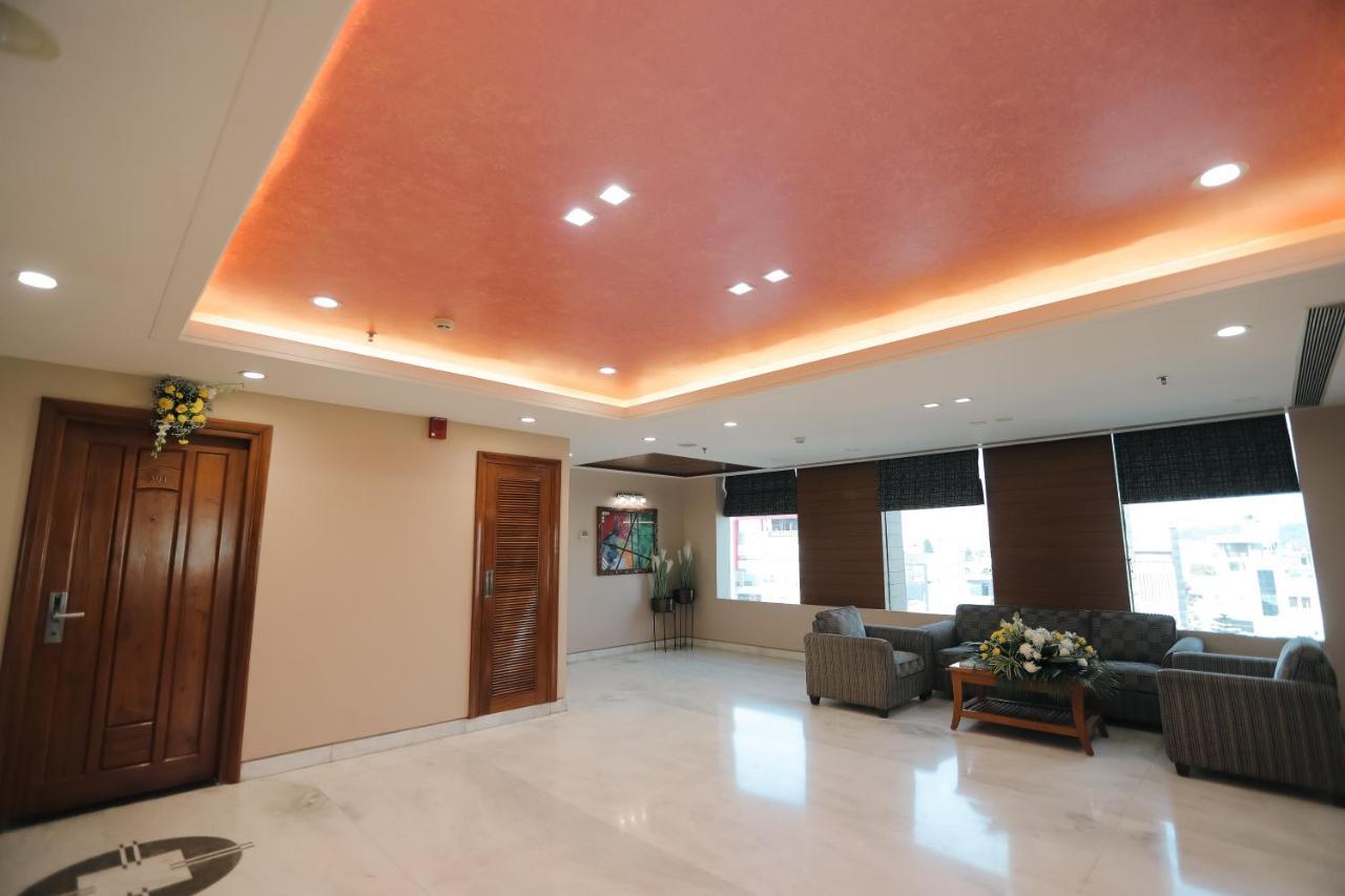Hotel Saffron Leaf Dehradun Exteriör bild