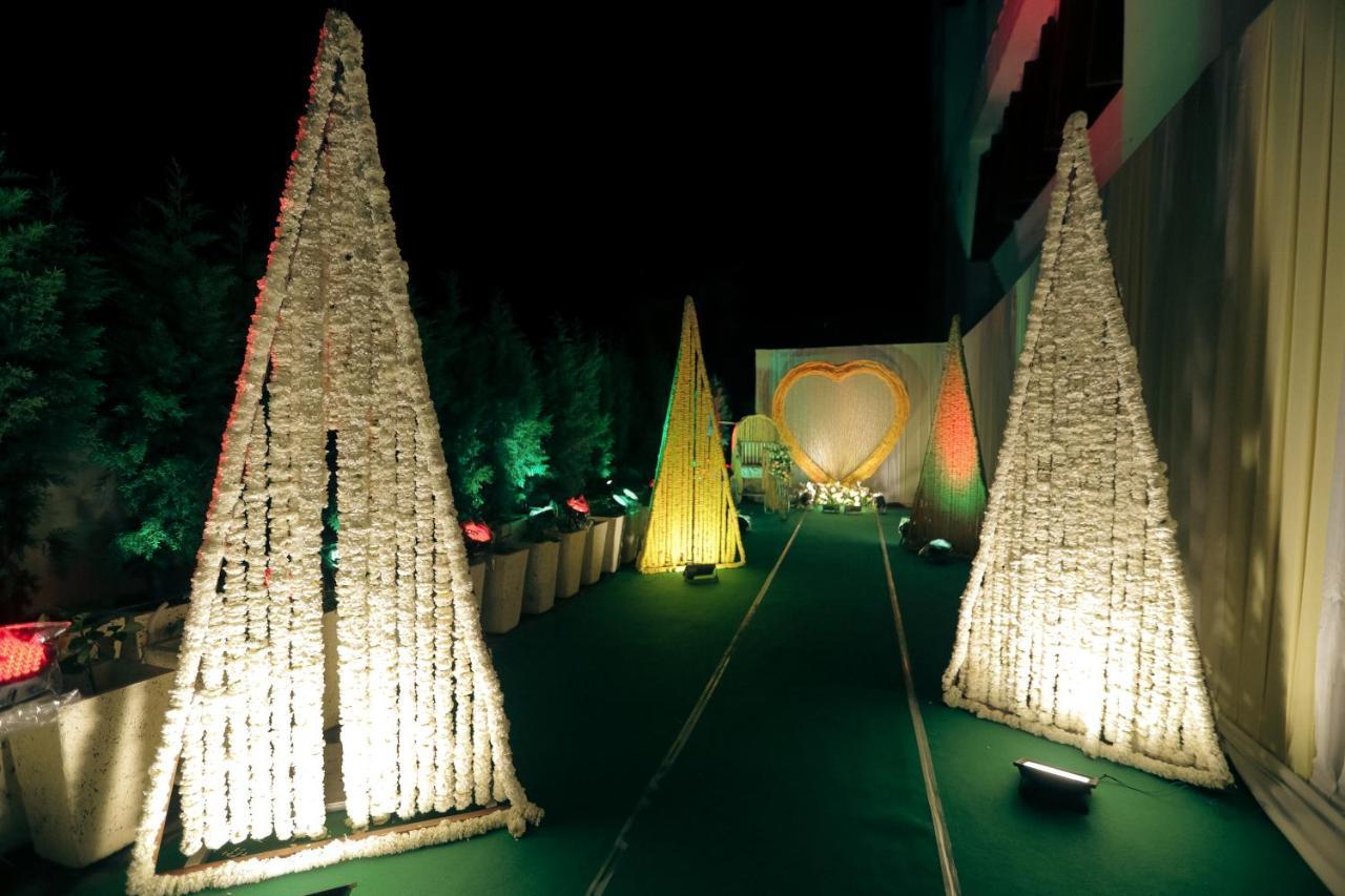 Hotel Saffron Leaf Dehradun Exteriör bild