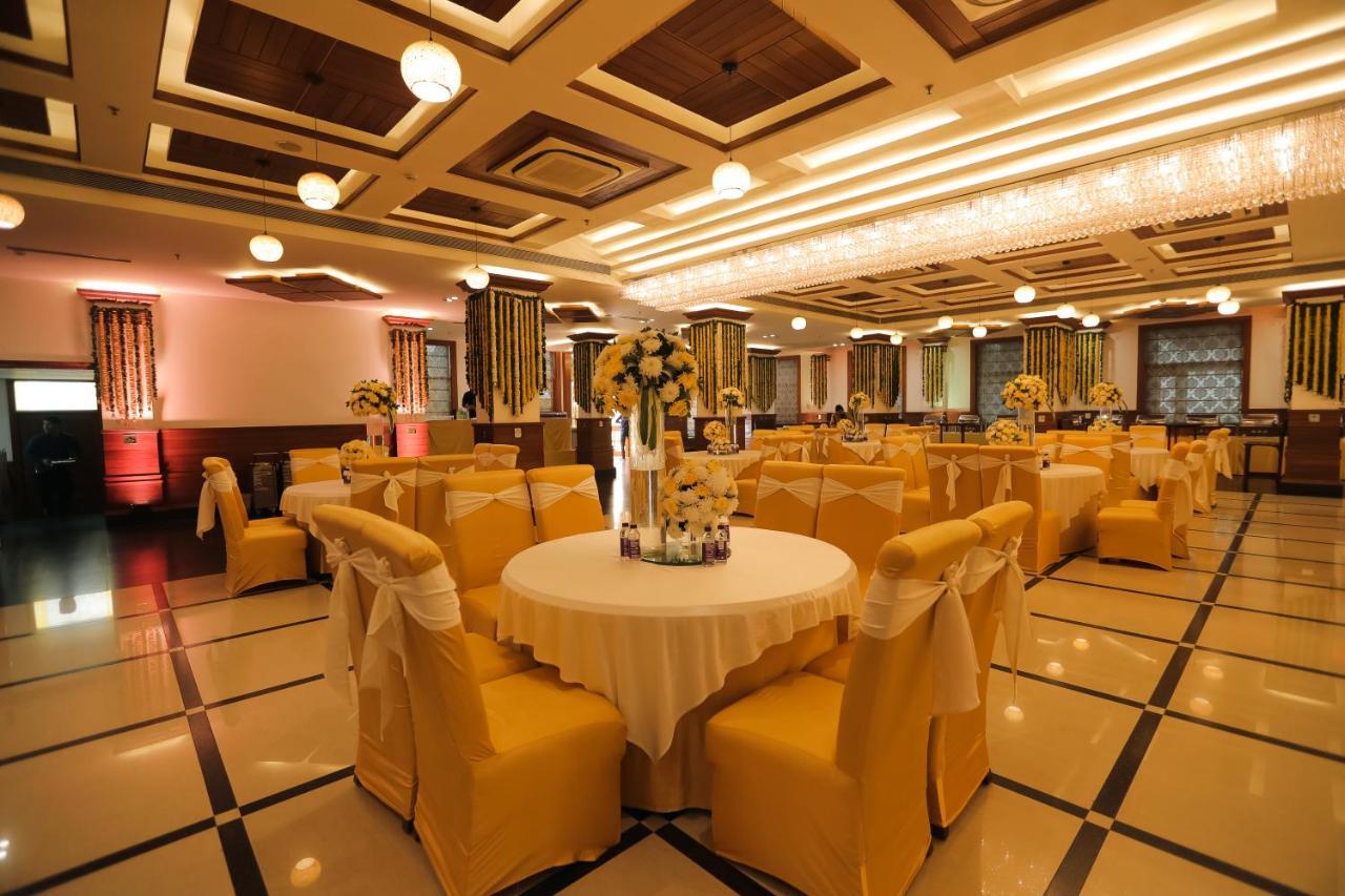 Hotel Saffron Leaf Dehradun Exteriör bild