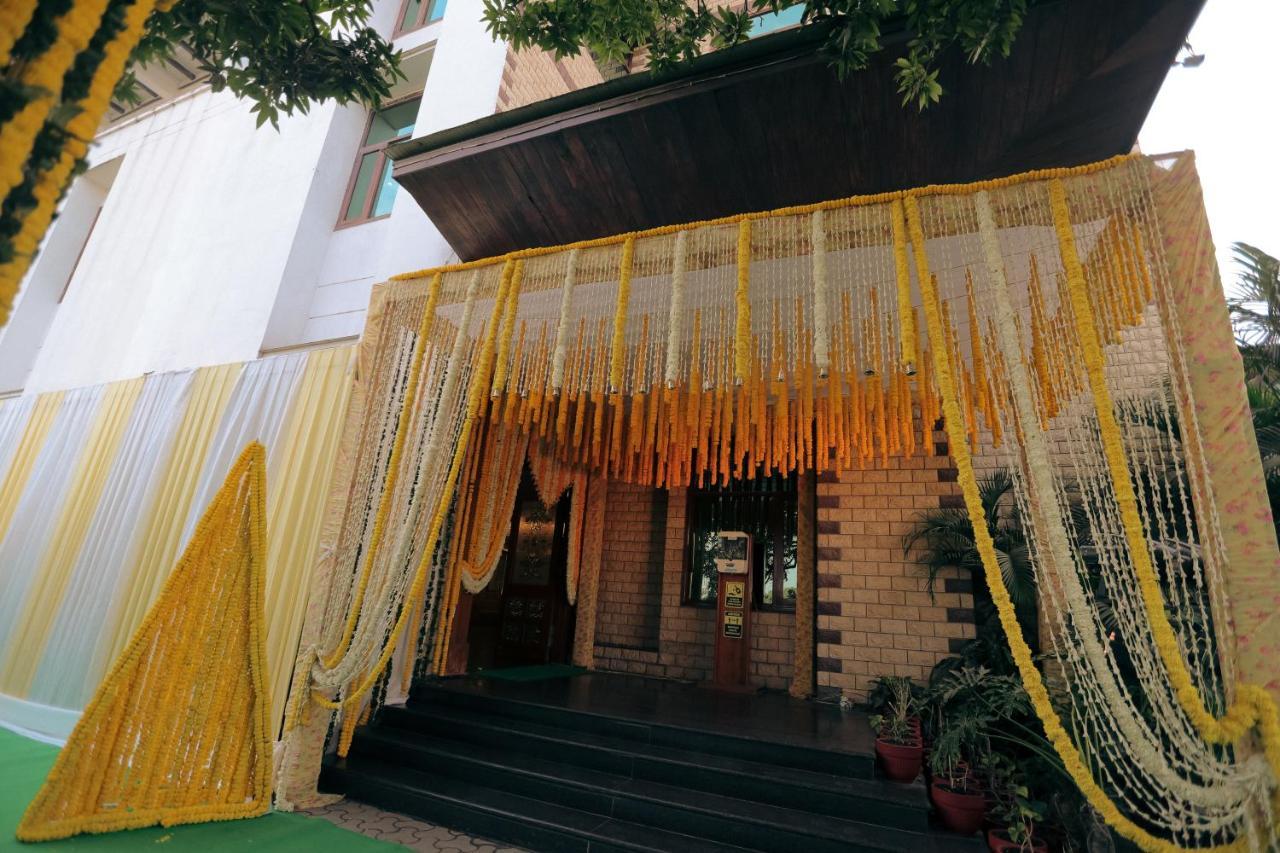 Hotel Saffron Leaf Dehradun Exteriör bild