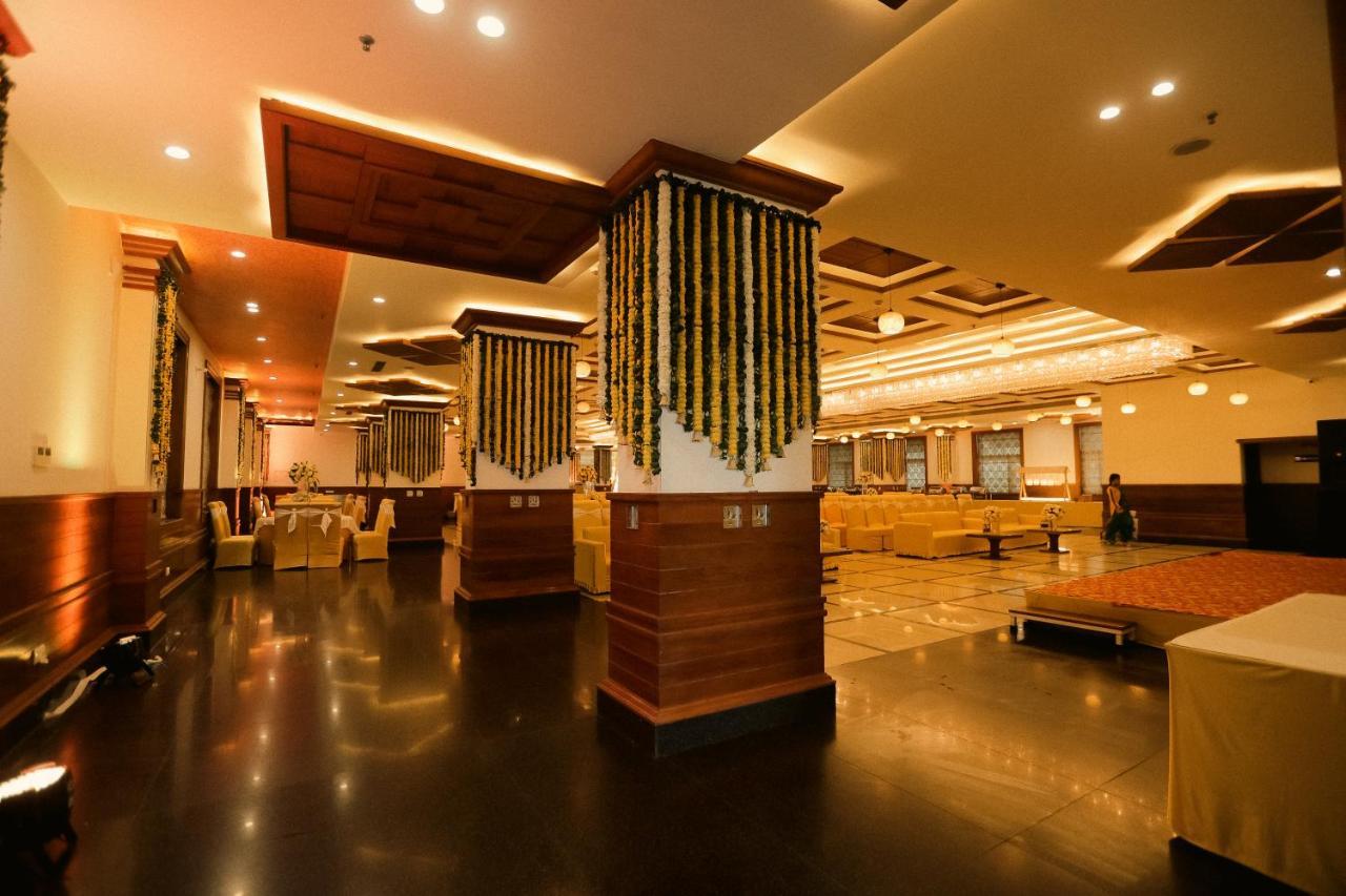 Hotel Saffron Leaf Dehradun Exteriör bild