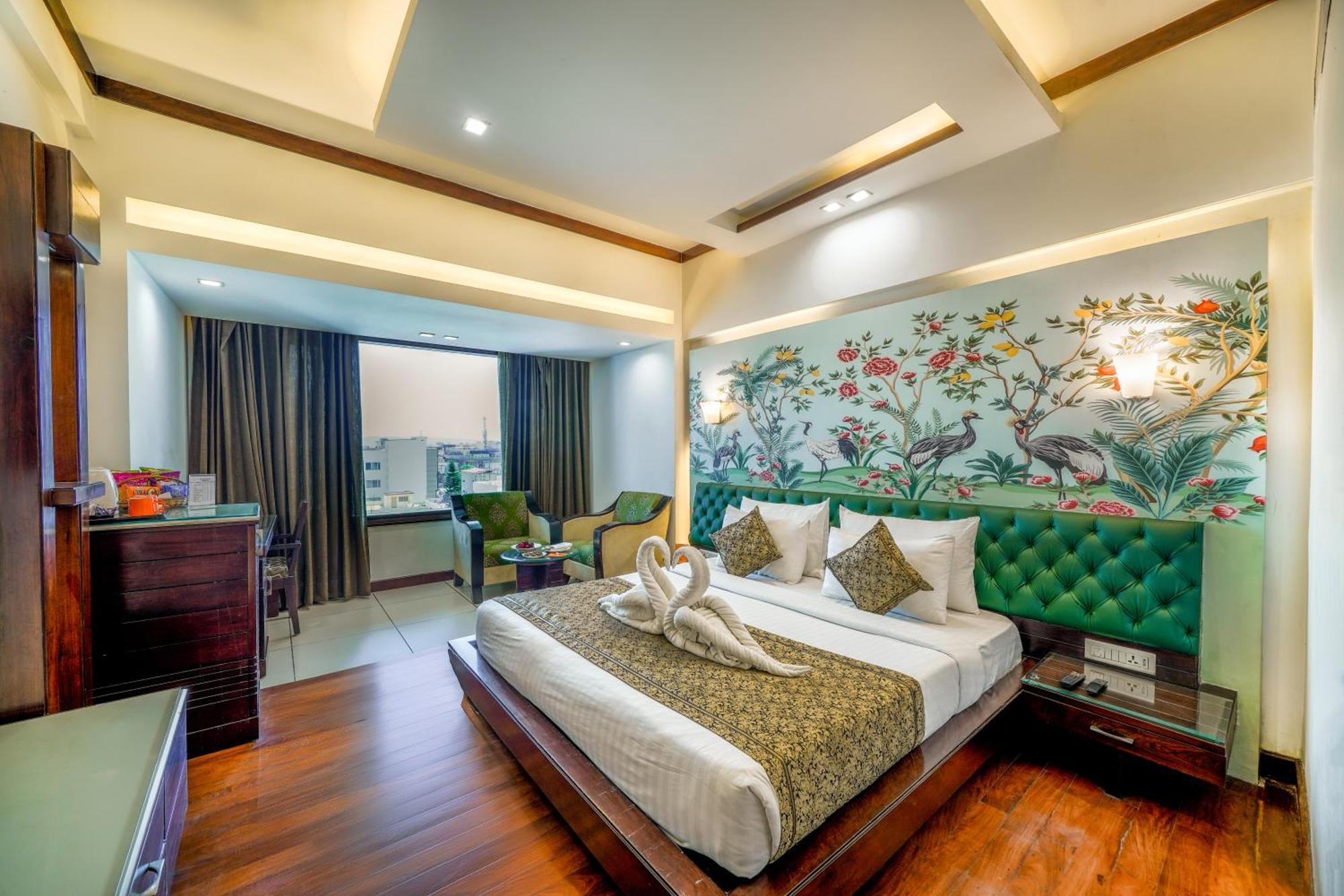 Hotel Saffron Leaf Dehradun Exteriör bild