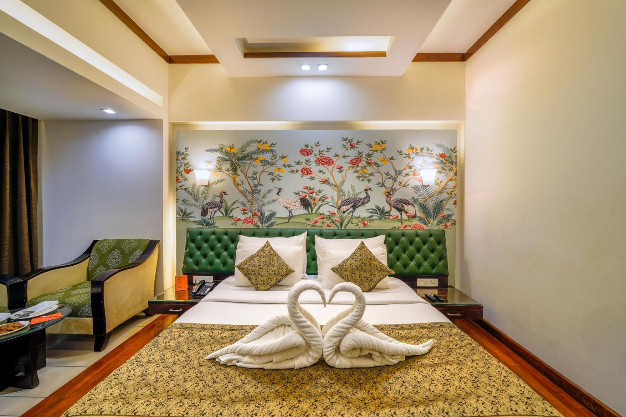 Hotel Saffron Leaf Dehradun Exteriör bild
