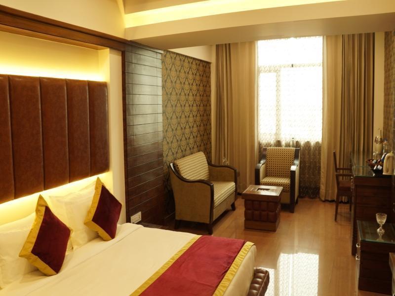 Hotel Saffron Leaf Dehradun Exteriör bild