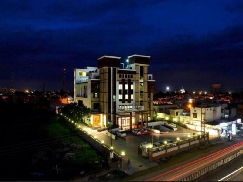 Hotel Saffron Leaf Dehradun Exteriör bild